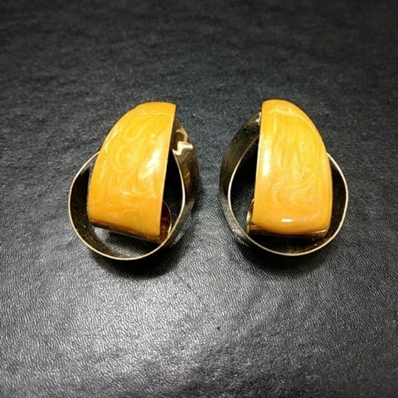 Jewelry - **Final Sale** Vintage Gold colored orange swirly earrings